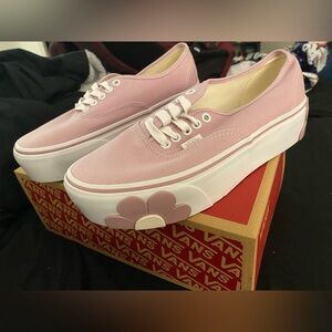 NWT Authentic Stac Flower Vans - Wo. 9